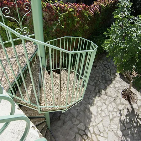 Dom wakacyjny Old Wine Storehouse With Terrace And Garden *