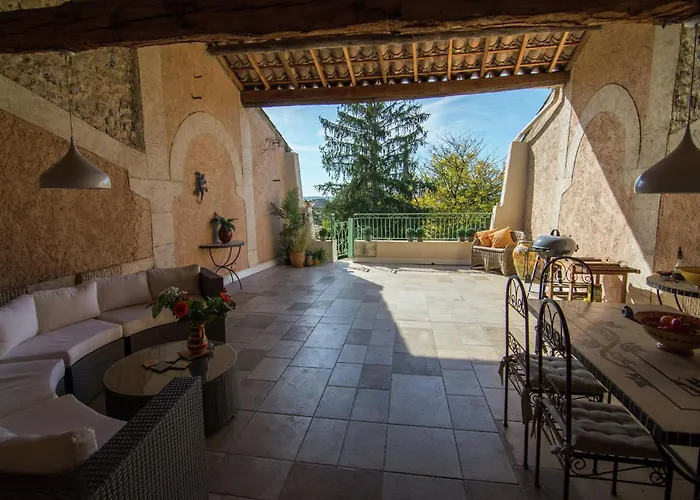 Сasa de vacaciones Old Wine Storehouse With Terrace And Garden Puimisson